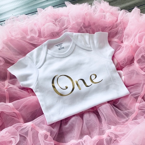✨ Baby Girl First Birthday Onesie Bodysuit “One” - Size 12 M - Gold Foil ✨ - Picture 2 of 5